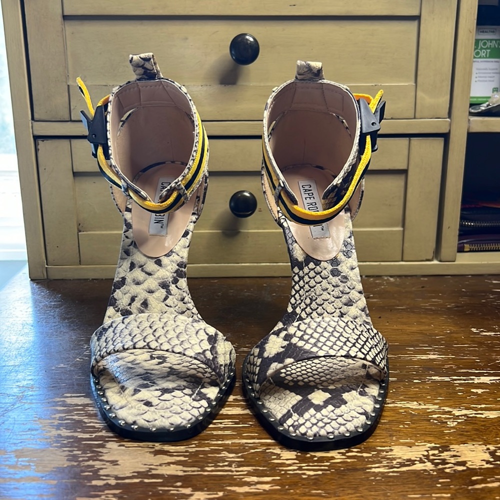 Snake skin stiletto’s